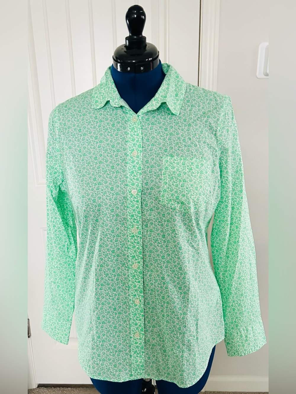 J.Crew Women's Green Floral Button-Up Shirt, Size M, NWT